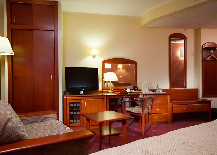 Hp Park Plaza Otel 4*