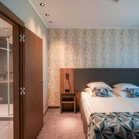Готель Hp Park Plaza 4*