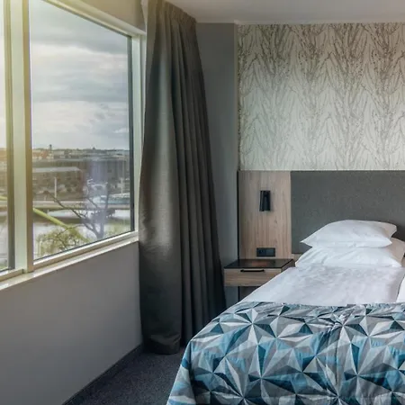 מלון Hp Park Plaza 4*