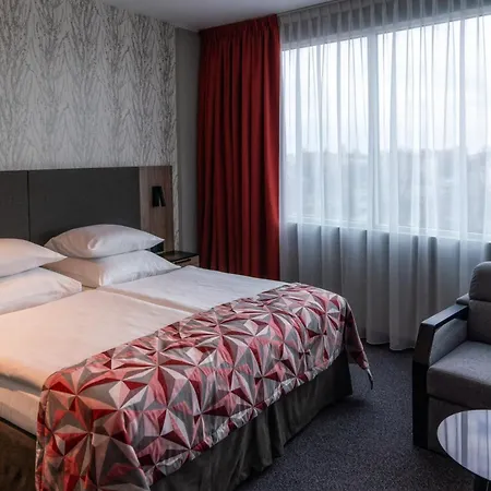 Hp Park Plaza Szálloda 4*