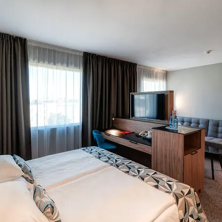 Hp Park Plaza Otel