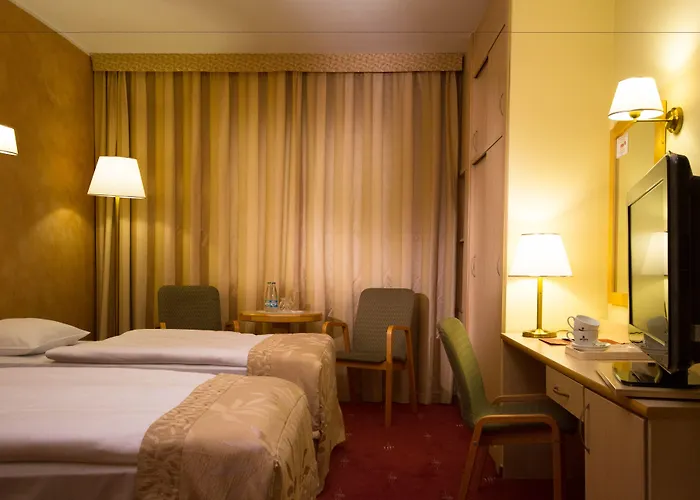 Hp公园广场酒店