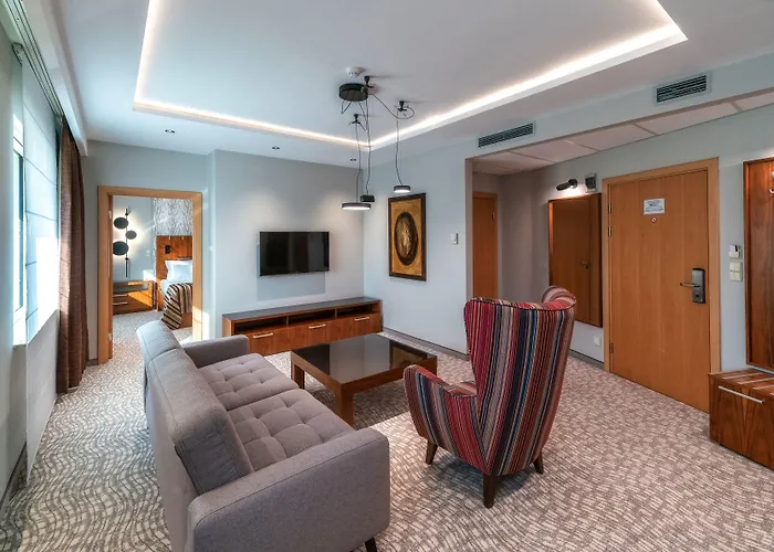 Hp公园广场酒店 4*