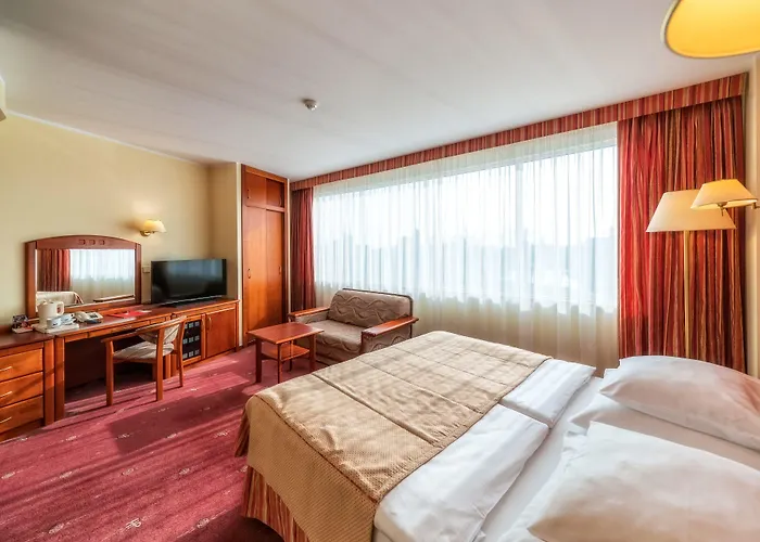 Hp公园广场酒店