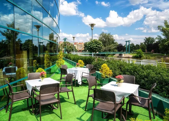 Hp公园广场酒店 4*